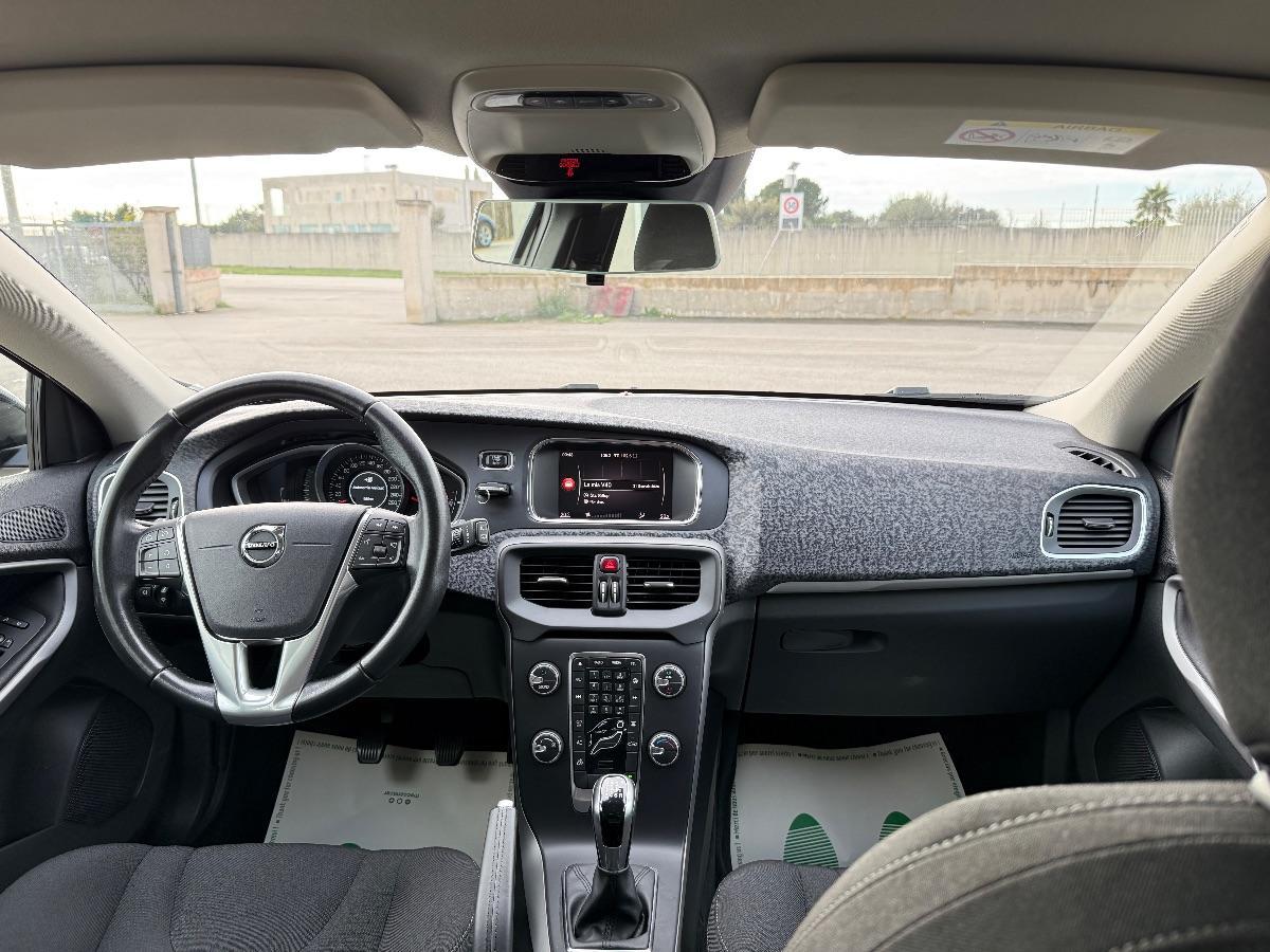 VOLVO - V40 - D2 Business