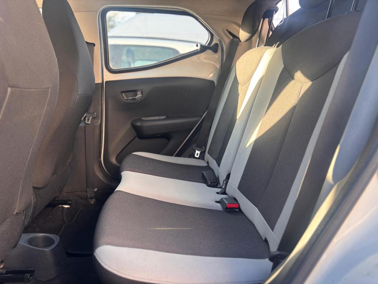 Toyota Aygo 1.0 VVT-i 69 CV 5 porte x-play *NEOPATENTATO*