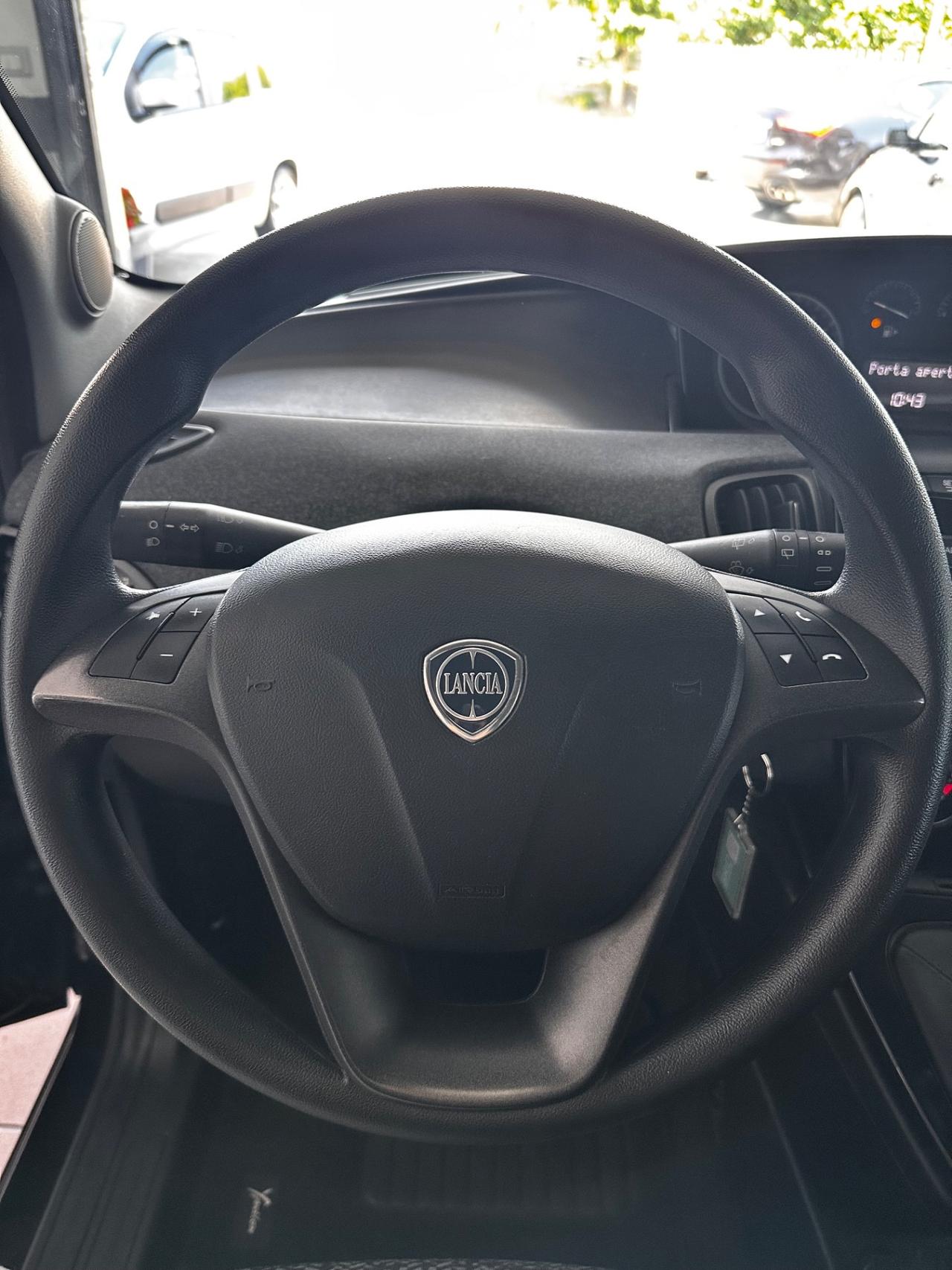 Lancia Ypsilon 1.0 FireFly 5 porte S&S Hybrid Silver