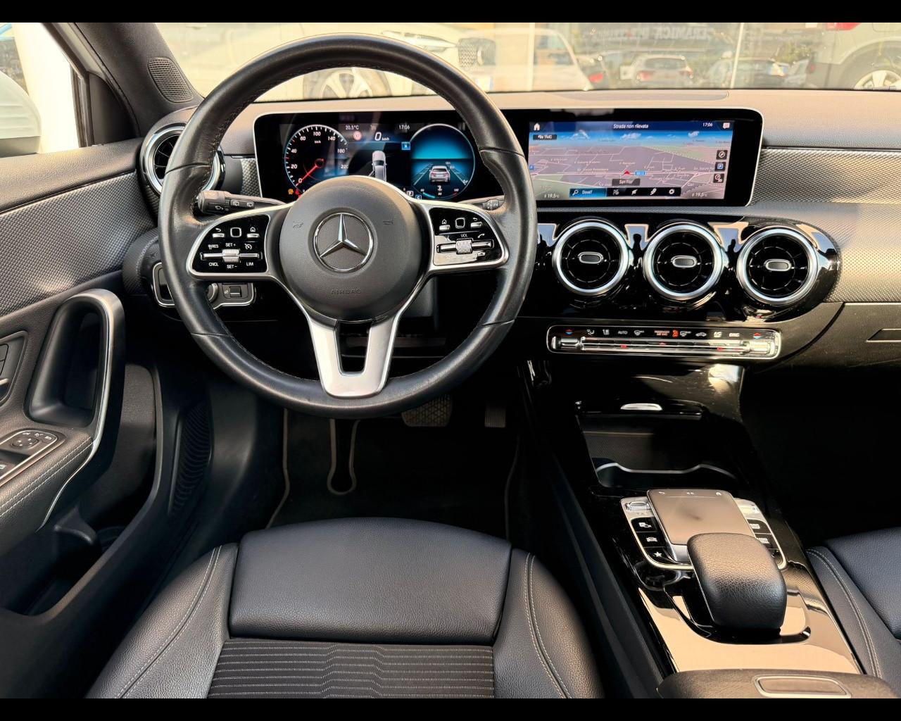 Mercedes-Benz CLASSE A 180D SPORT AUTO