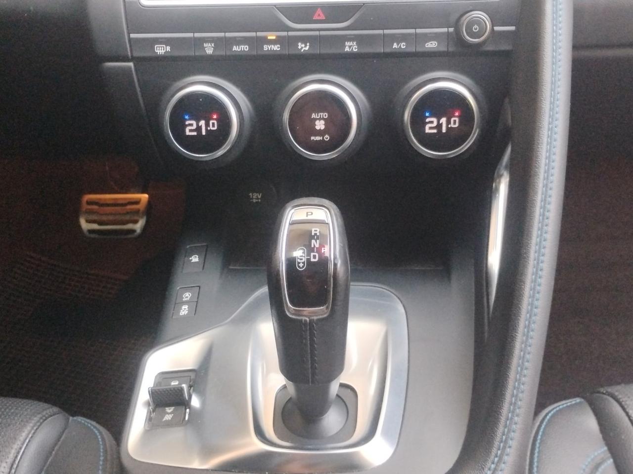 Jaguar E-Pace 2.0d i4 R-Dynamic.240cv.PANORAMA.