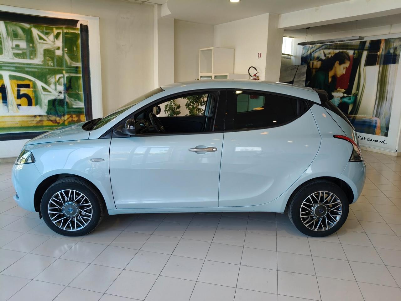 Lancia Ypsilon 1.0 70CV 5 porte Hybrid Gold Plus