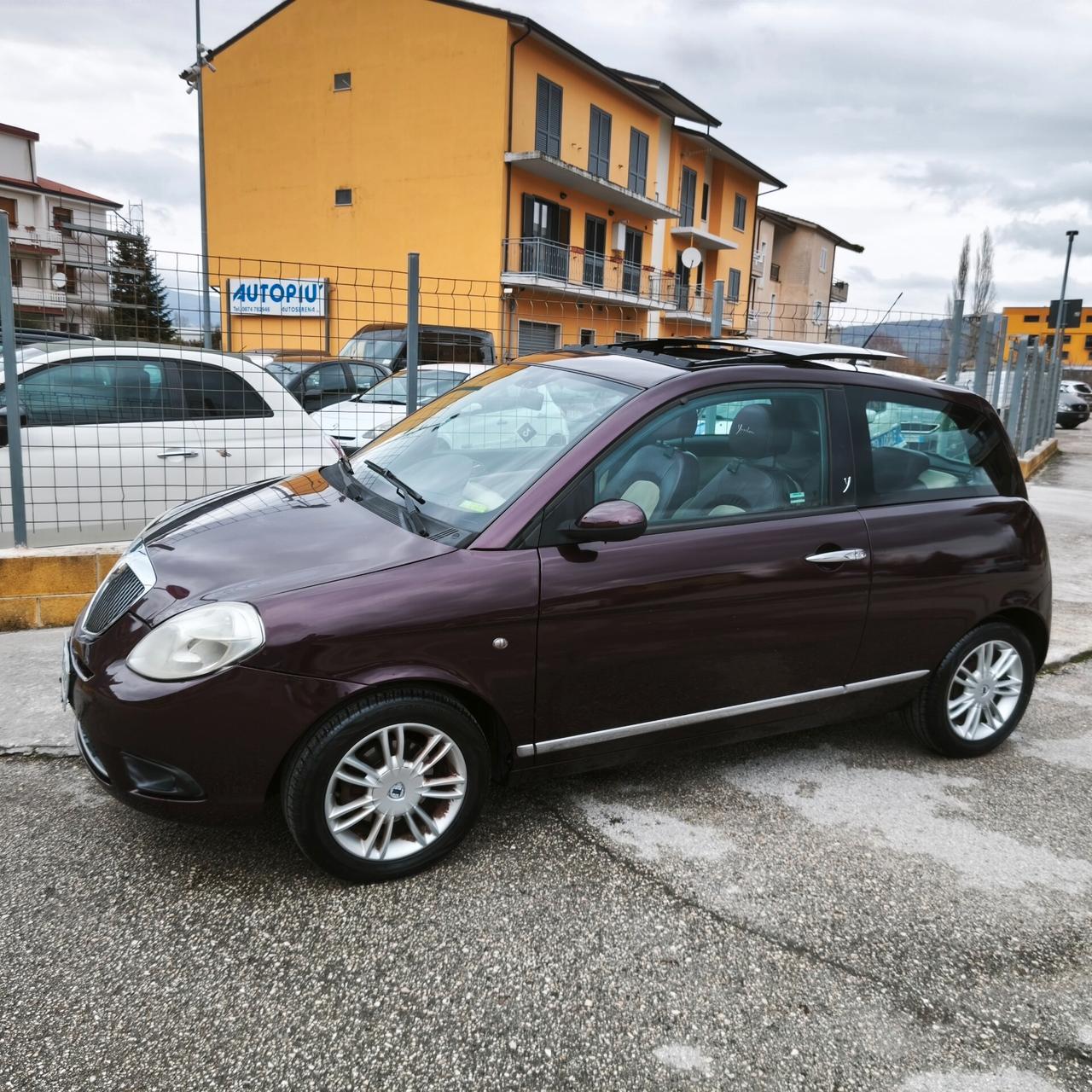 Lancia Ypsilon 1.3 MJT 90 CV Platino