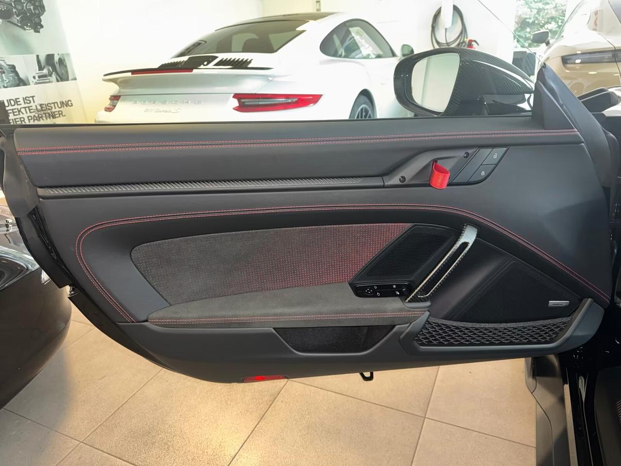 Porsche 911 GT3 RS Weissach