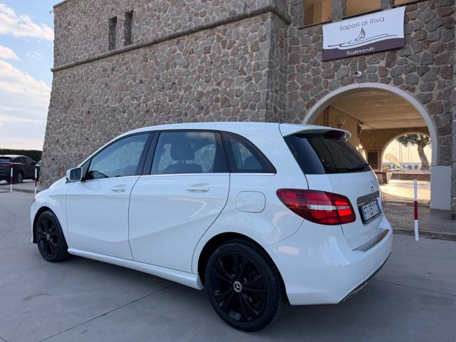 MERCEDES-BENZ B 180 SPORT+NAVI+LED+RCAM+PELLE-TEX+CRUISE+17BLACK