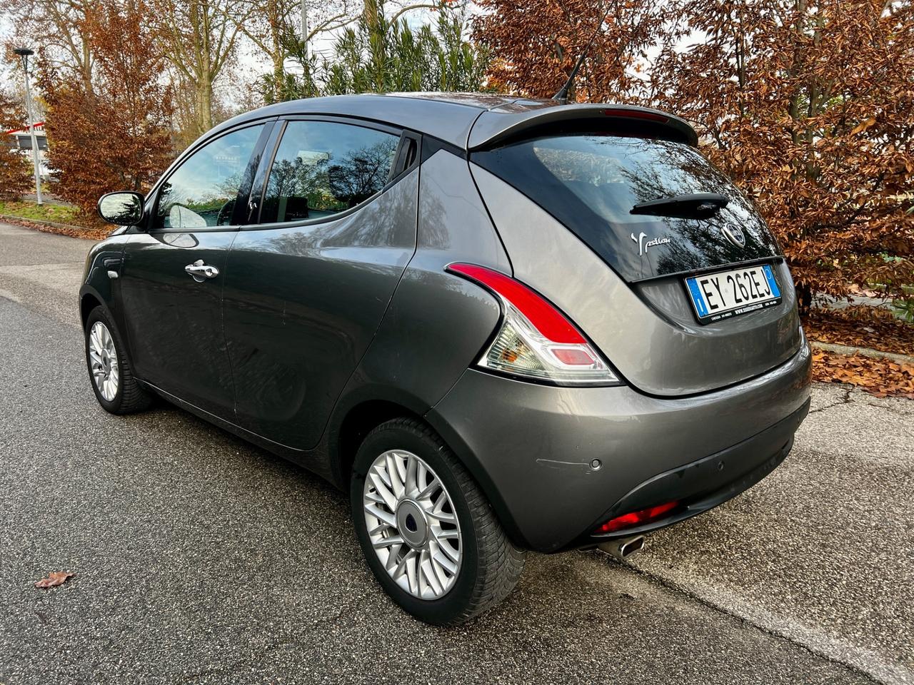 Lancia Ypsilon 1.3 MJT 16V 95 CV 5 porte S&S Silver