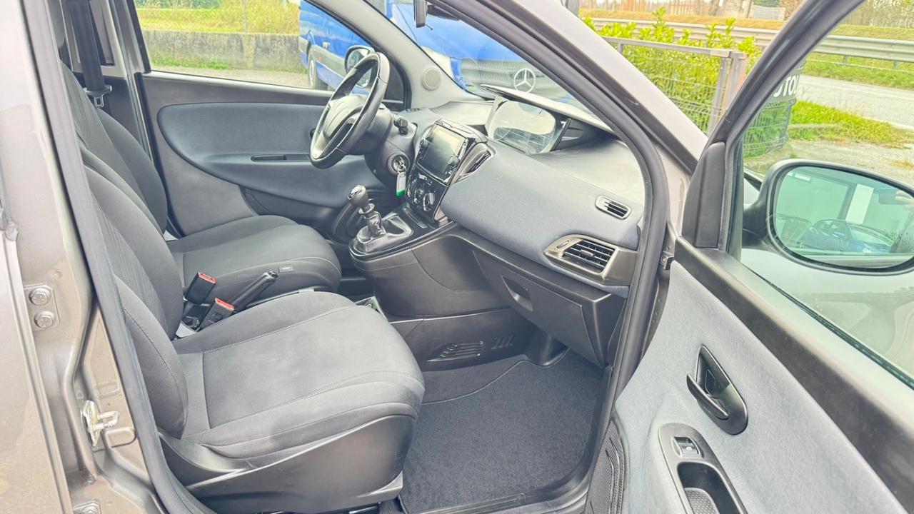 Lancia Ypsilon 1.0 FireFly 5 porte S&S Hybrid Ecochic Gold