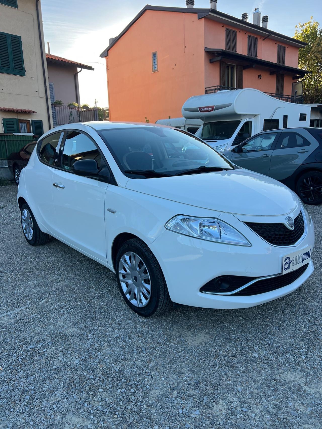 Lancia Ypsilon 1.2 69 CV 5 porte Gold