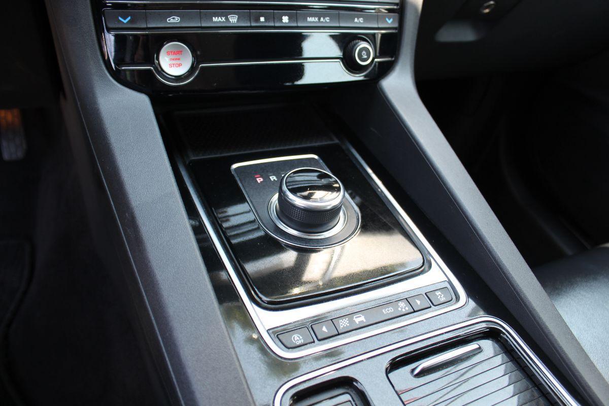 JAGUAR - F-Pace - 2.0 D 180 CV AWD aut. Portfolio