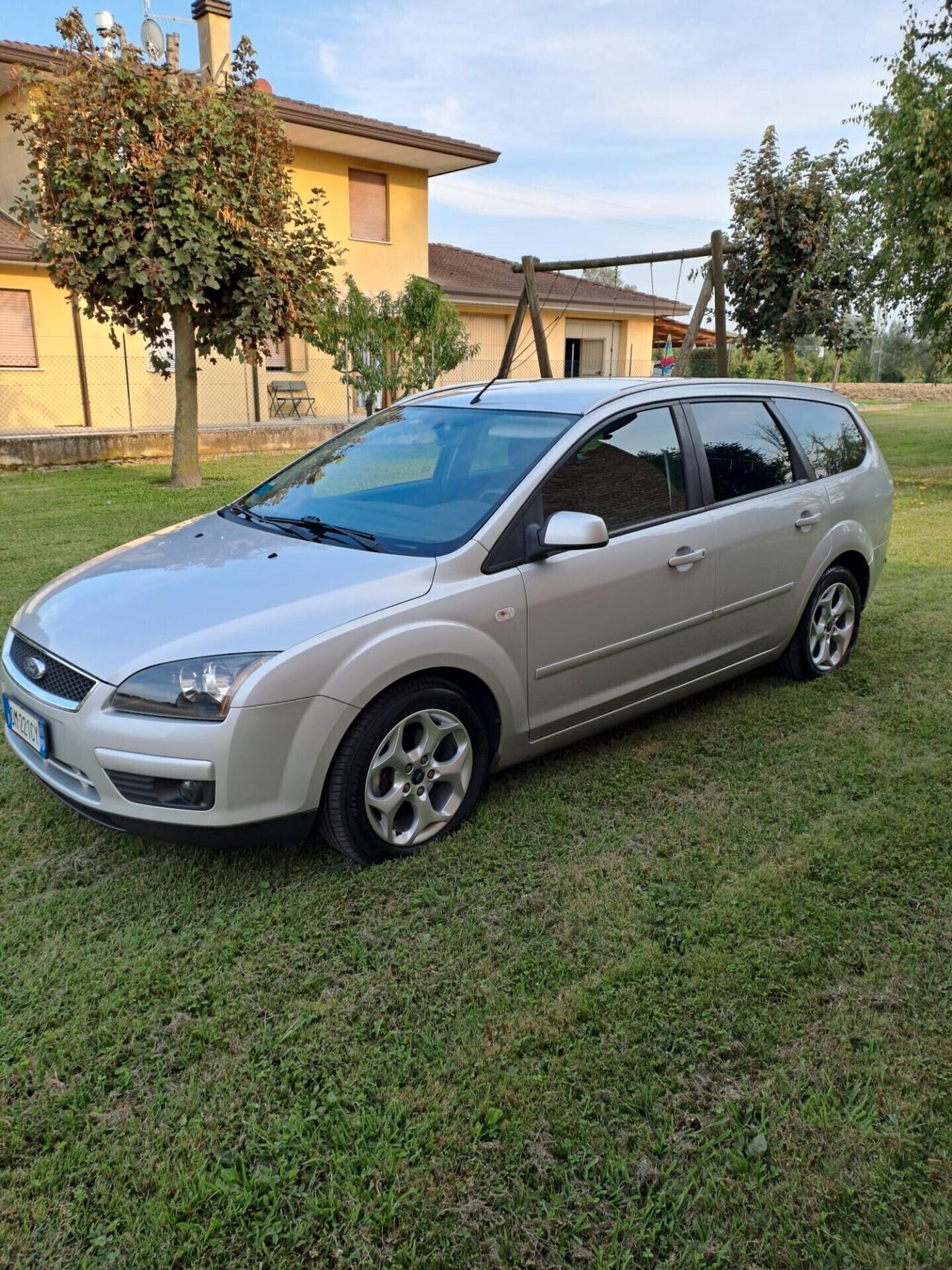 FORD FOCUS PARI AL NUOVO