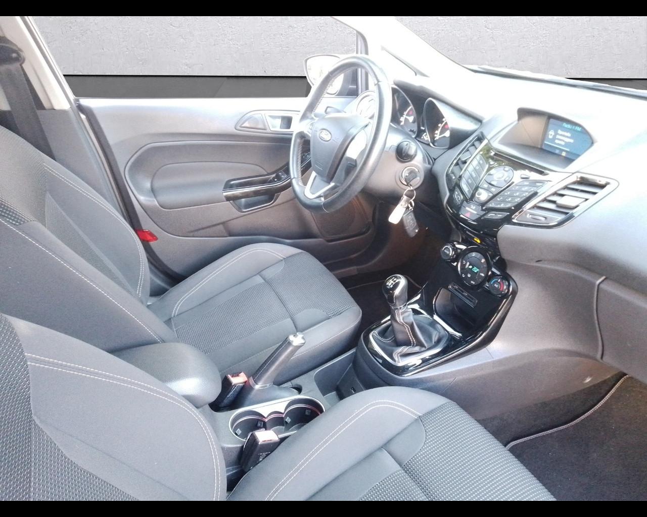 FORD Fiesta 6ª serie - Fiesta 1.5 TDCi 75CV ST LINE