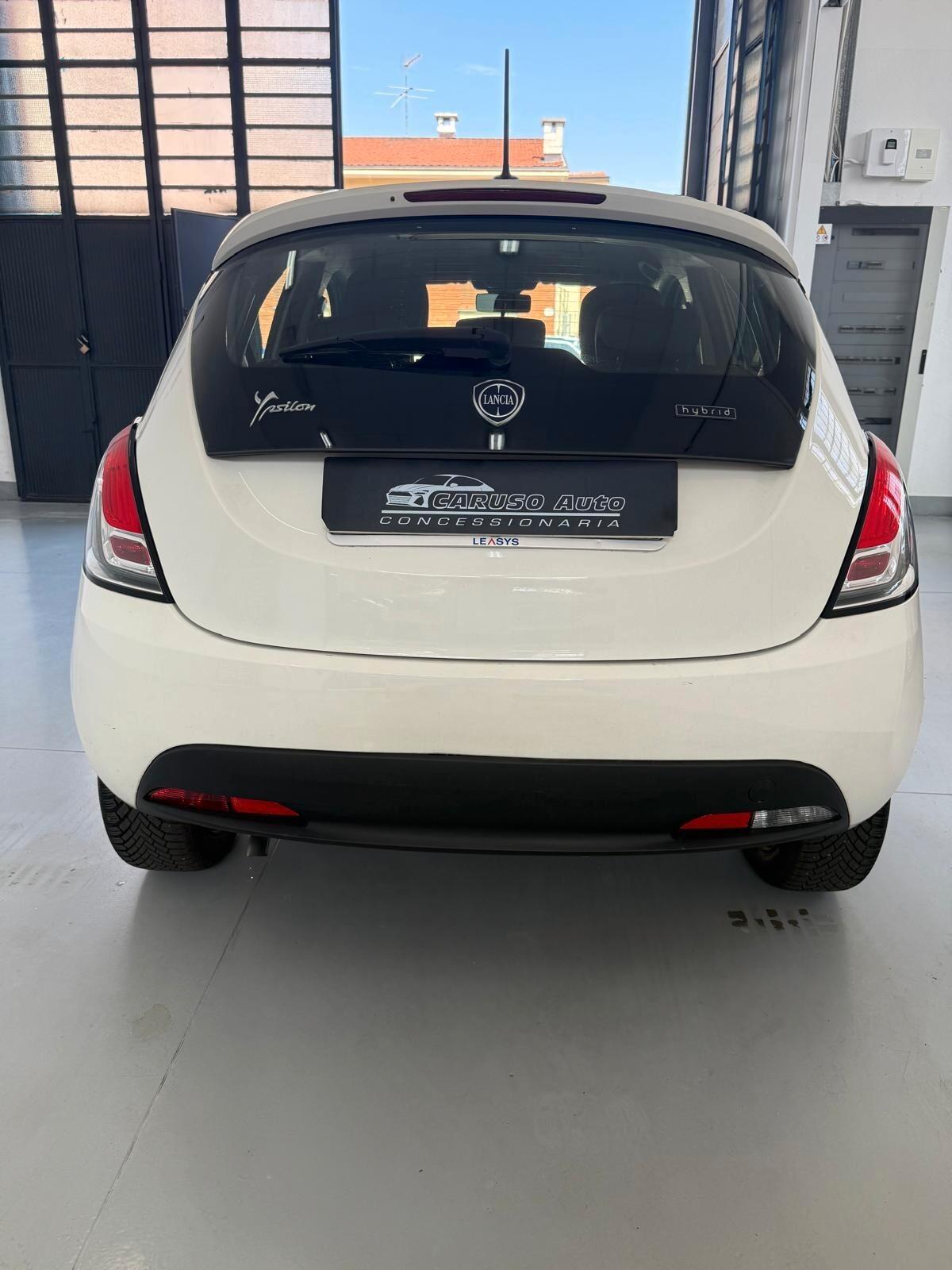 Lancia Ypsilon 1.0 FireFly 5 porte S&S Hybrid Ecochic Silver
