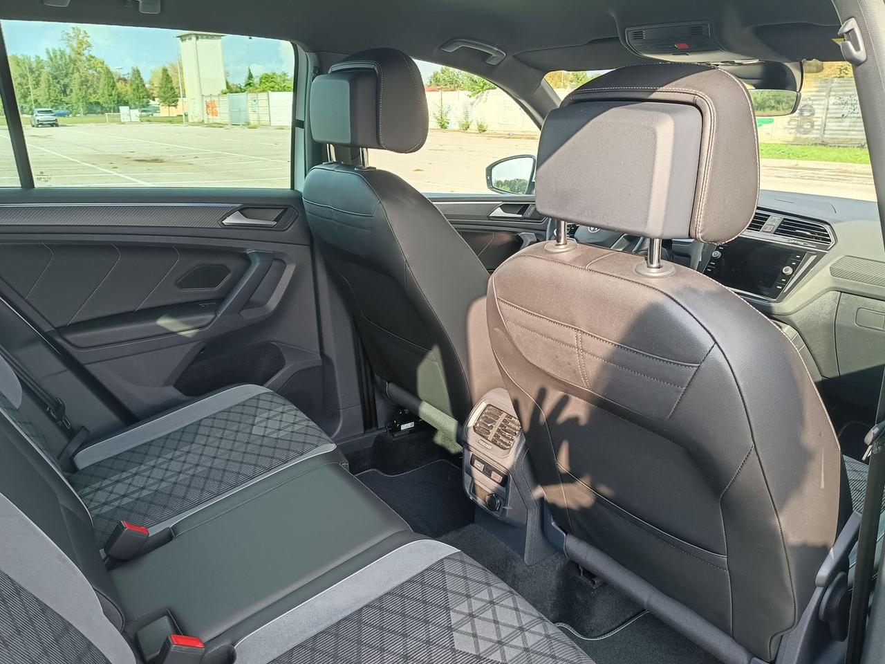 Volkswagen Tiguan R-LINE #50664