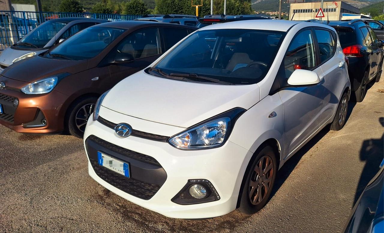 Hyundai i10 1.0 Login NEOPATENTATI