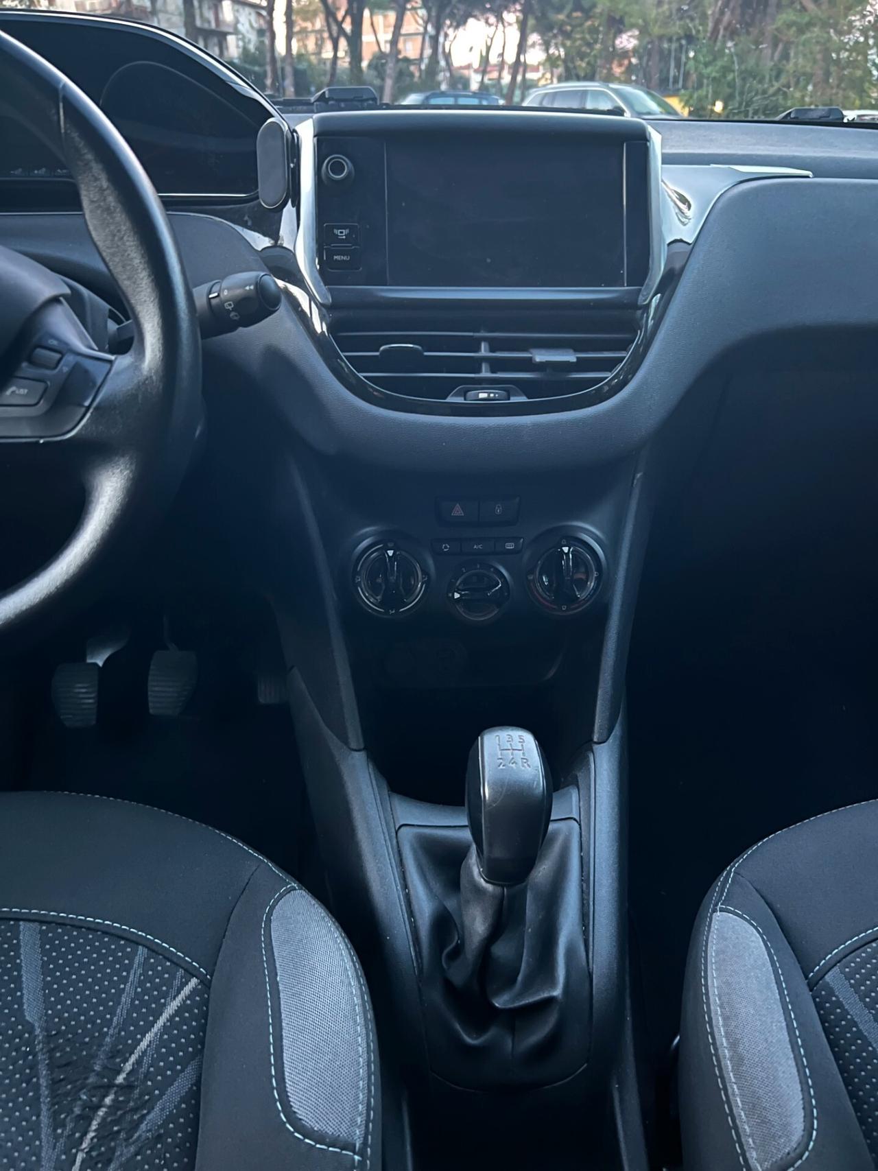 ADATTA PER NEOPATENTATI Peugeot 208 1.4 HDi 68 CV 5 porte Allure