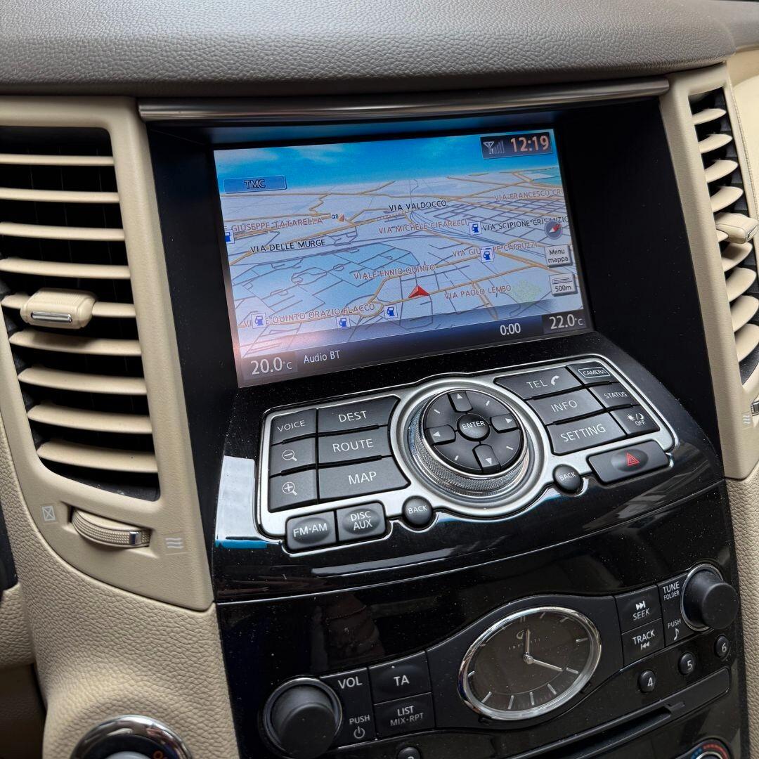 Infiniti QX70 3.0 diesel V6 AT GT Premium