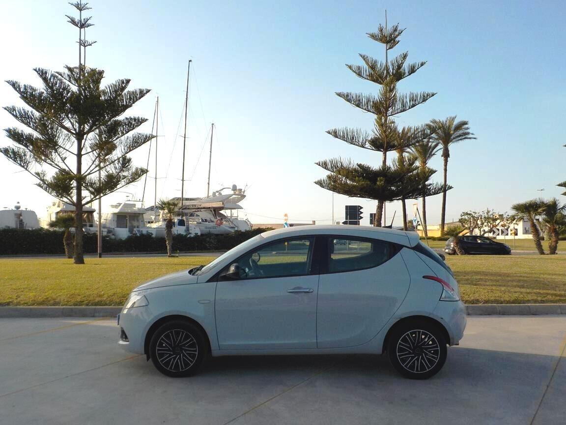 Lancia Ypsilon 1.0 FireFly 5 porte S&S Hybrid Ecochic Gold