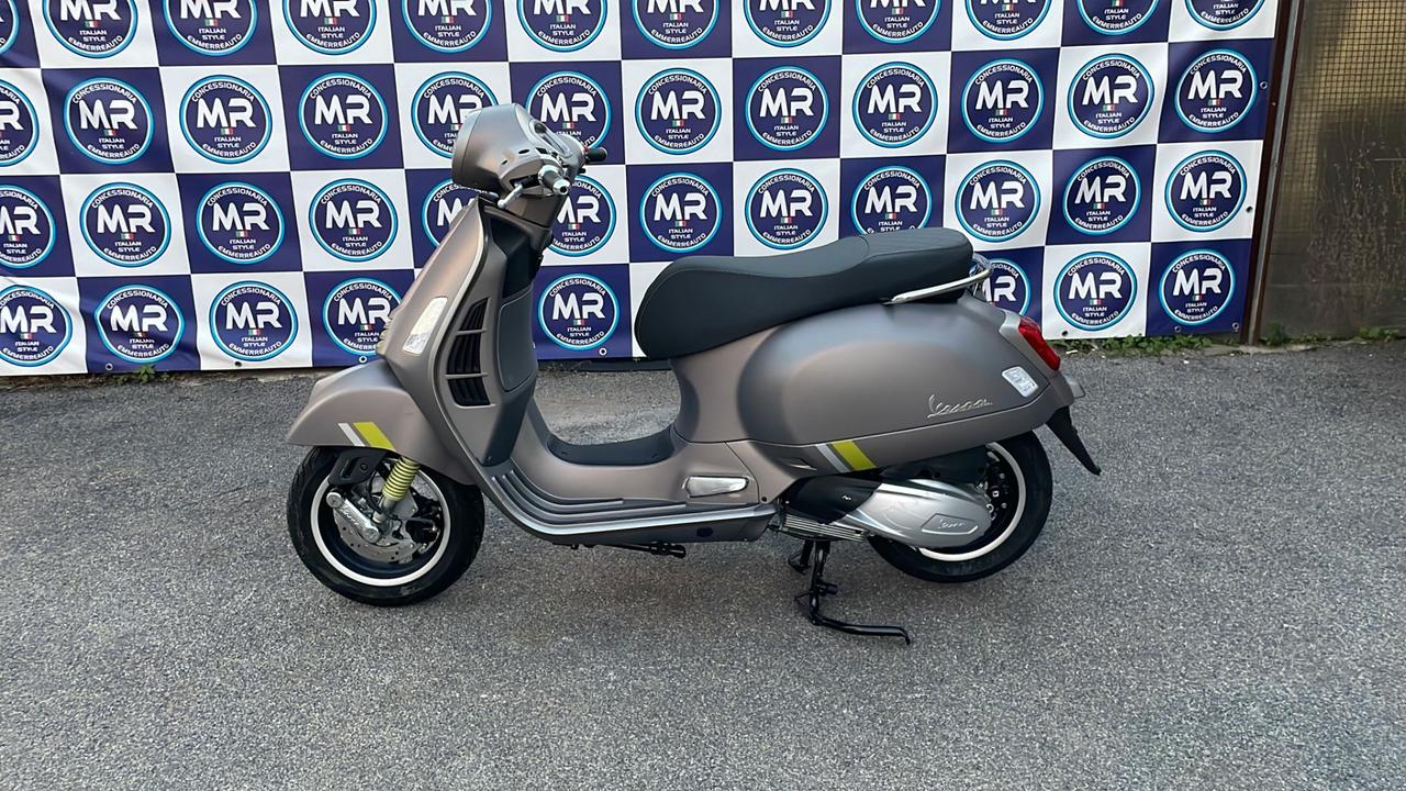 Piaggio Vespa 300 GTS Super Tech