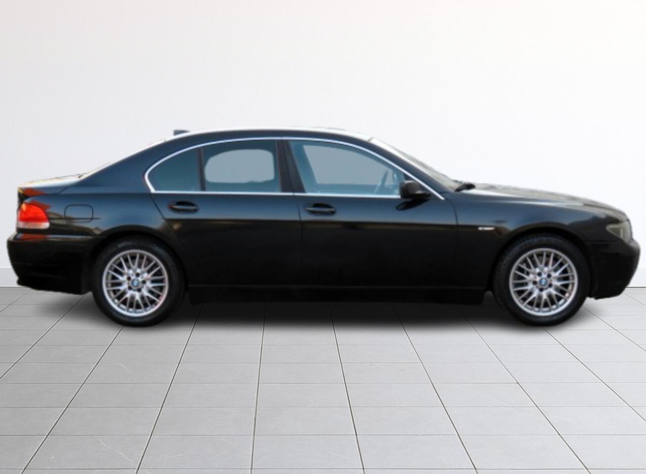 BMW 745i