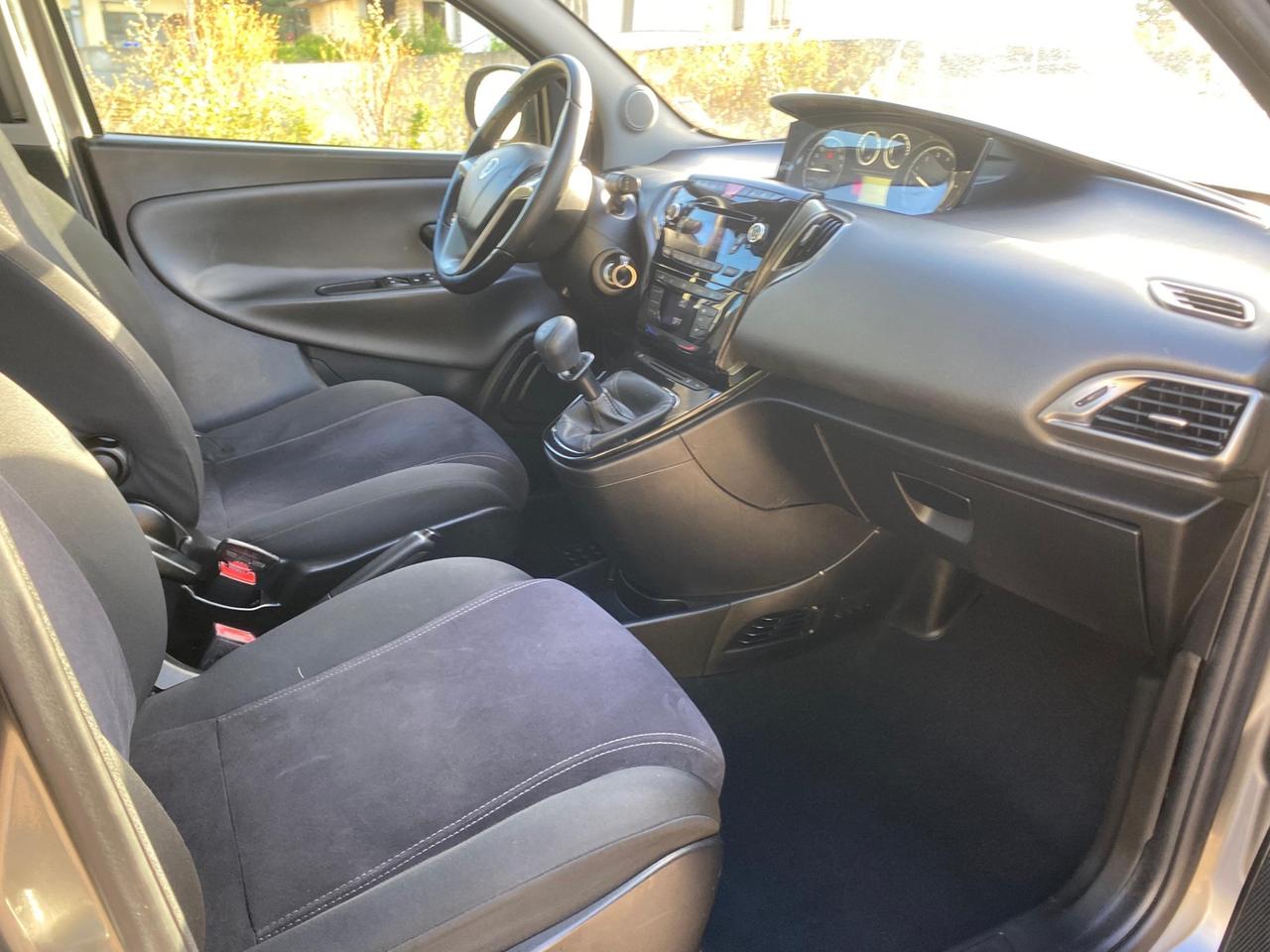 Lancia Ypsilon 1.2 69 CV 5 porte GPL Ecochic 30th Anniversary