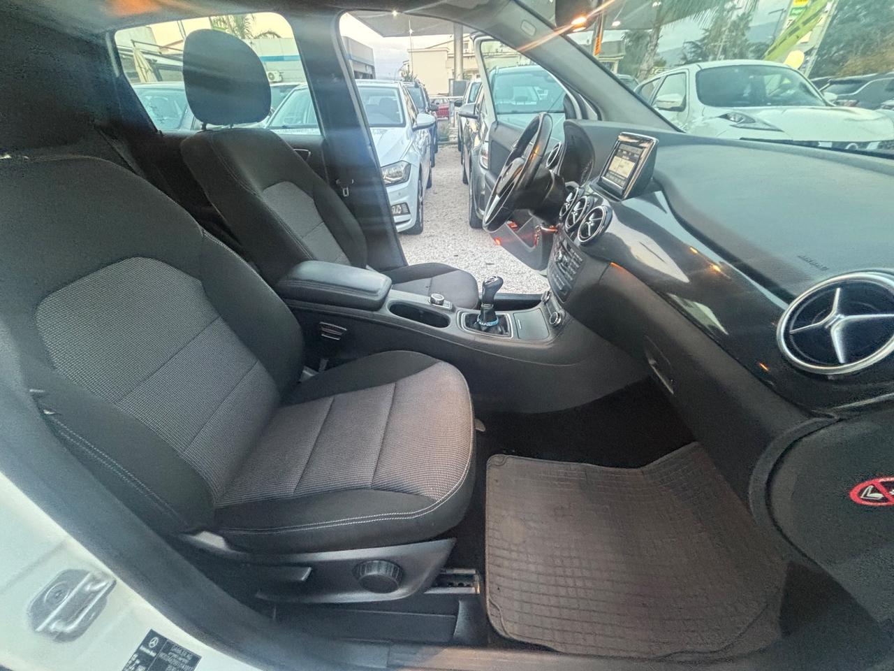 MERCEDES CLASSE B-180 PREMIUM FULL OPT