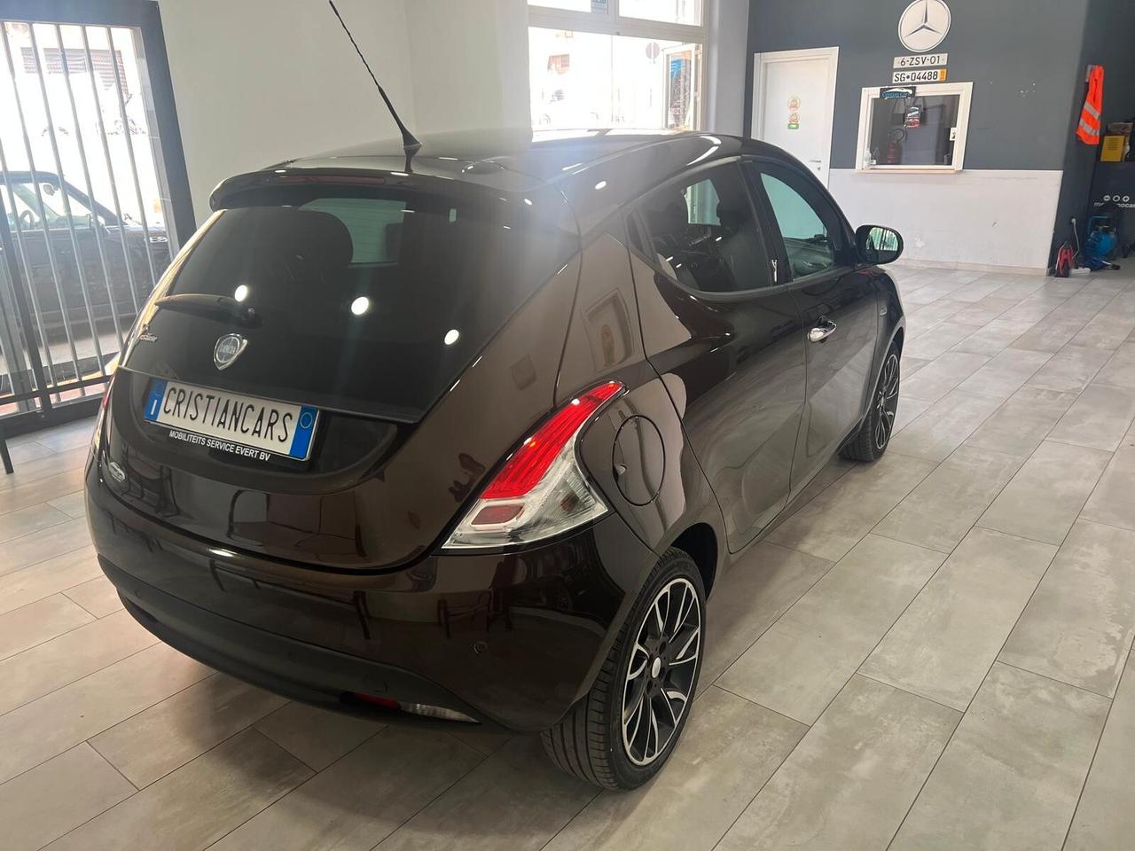 Lancia Ypsilon 0.9 TwinAir 85 CV 5 porte S&S Platinum