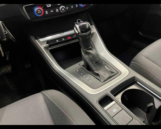 AUDI Q3 35 TDI quattro S tronic Business