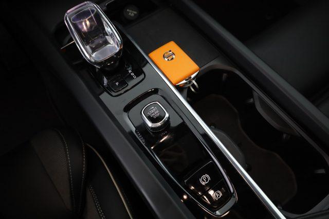 VOLVO XC60 XC60 B4 (d) AWD automatico Ultimate Dark