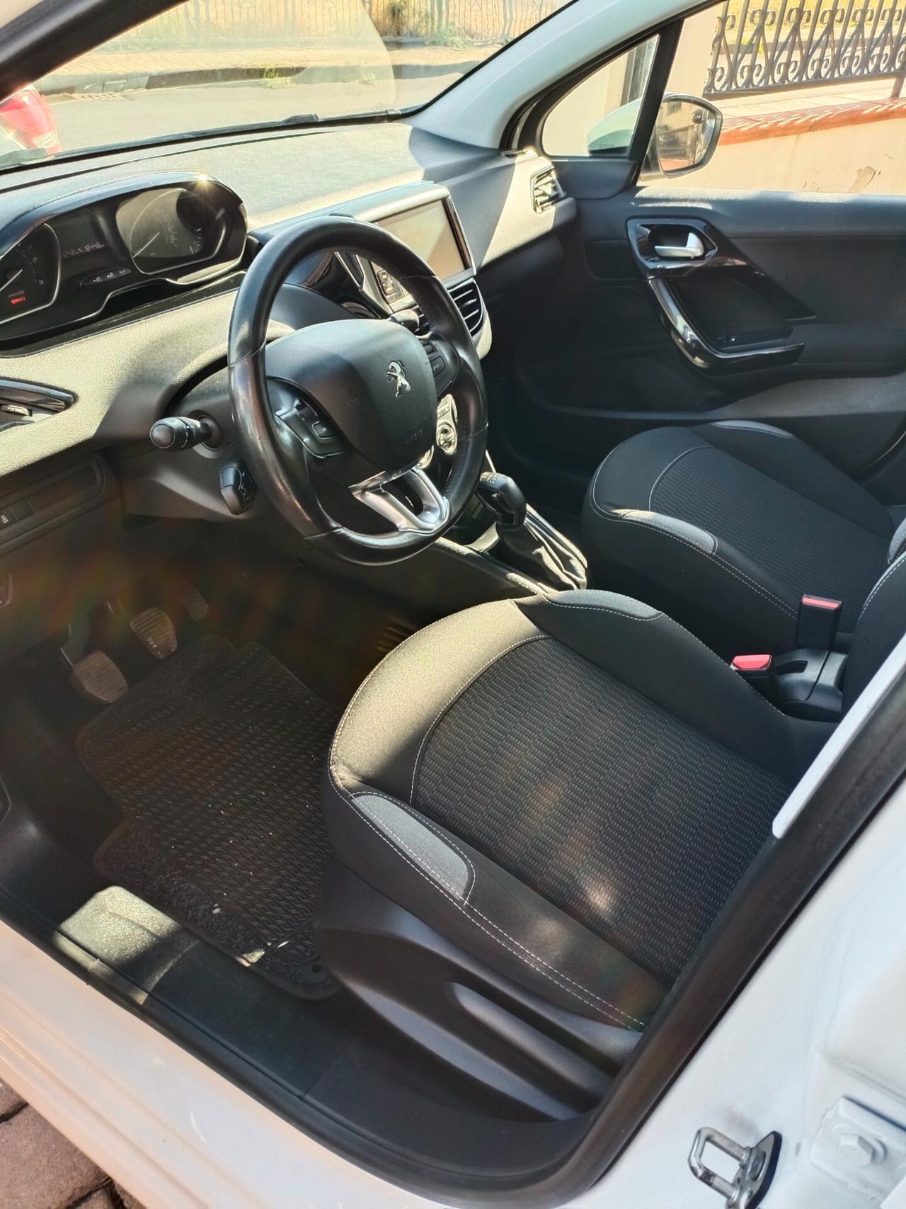 Peugeot 208 versione autocarro N1 4 posti