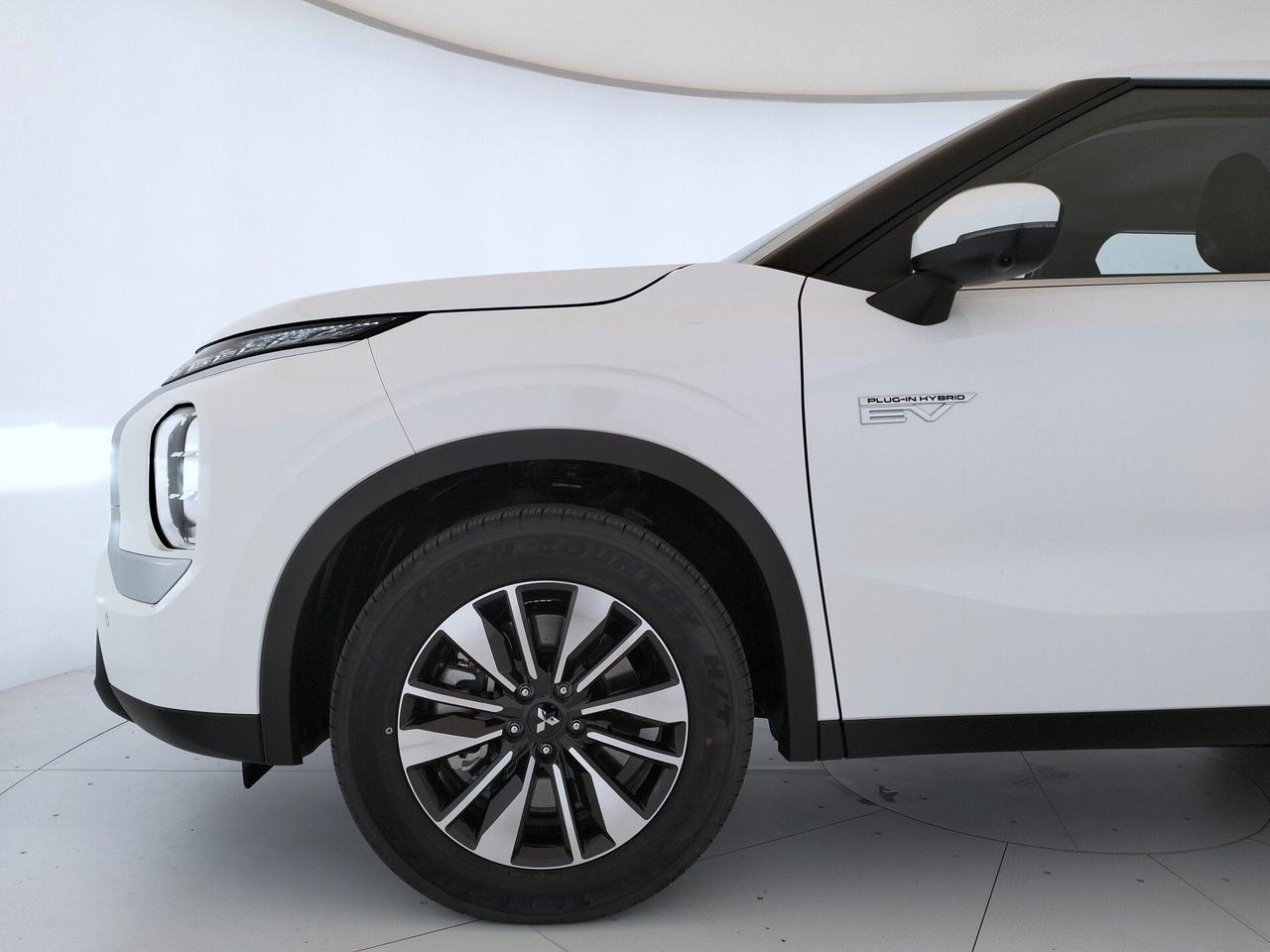 Mitsubishi Outlander DISPONIBILE IN VARIE COLORAZIONI E ALLESTIMENTI - CONCESSIONARIO UFFICIALE