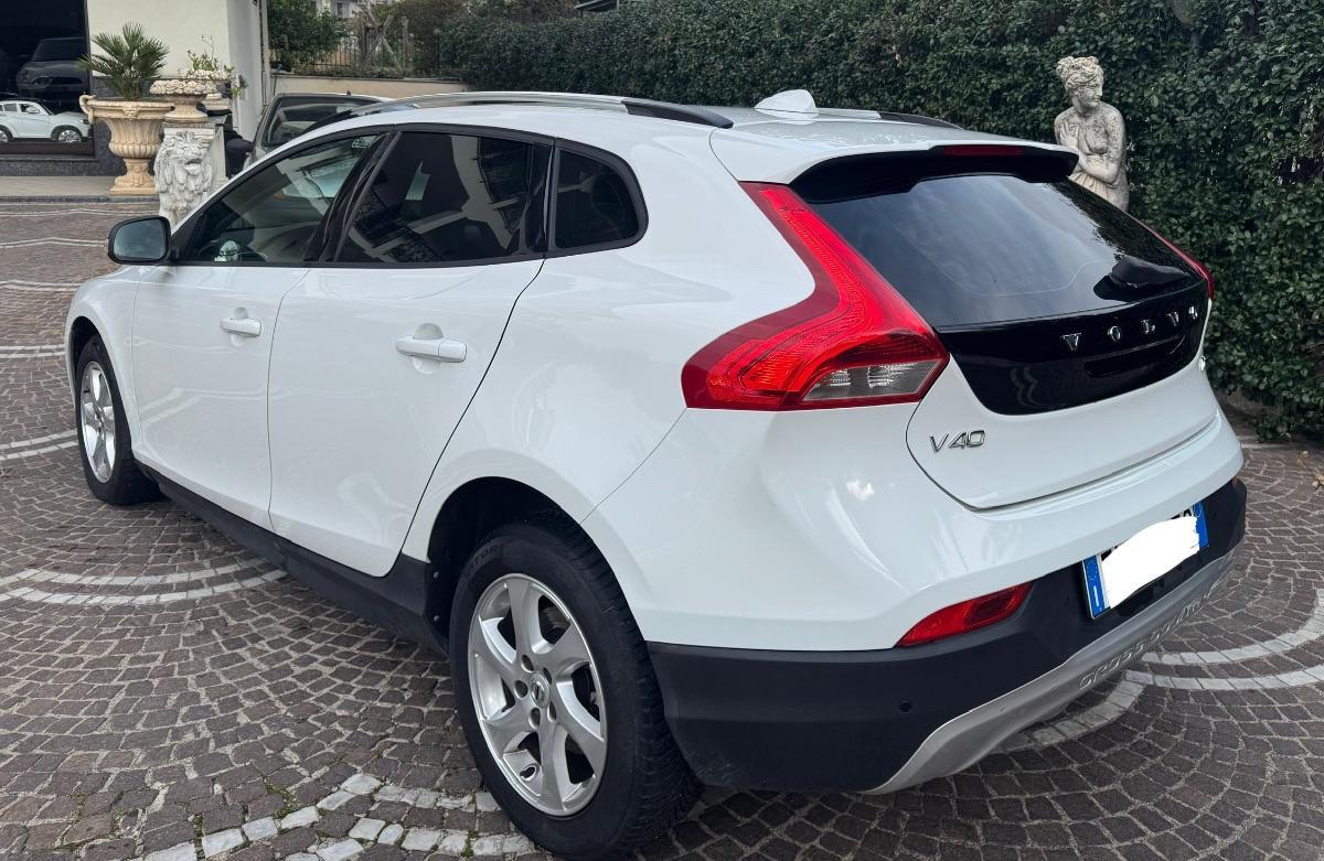 VOLVO V40 Cross Country D2 Summum