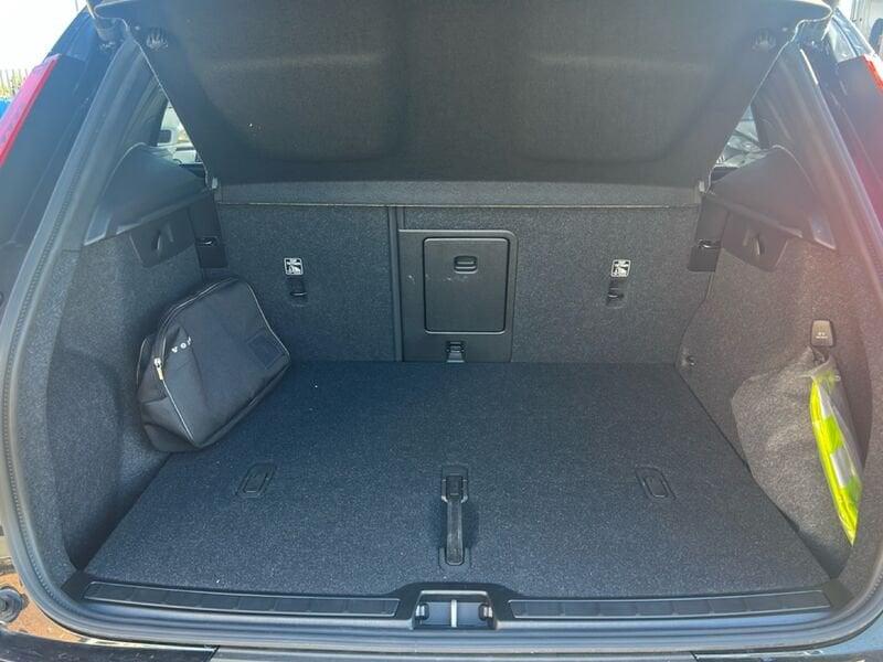 Volvo XC40 B3 MHEV Plus Black Edition aut