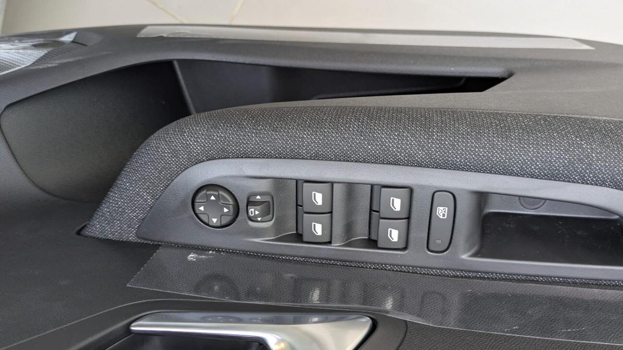 NEW Peugeot 208 EDITION NUOVO MOTORE TURBO A CATENA NO CINGHIA !!