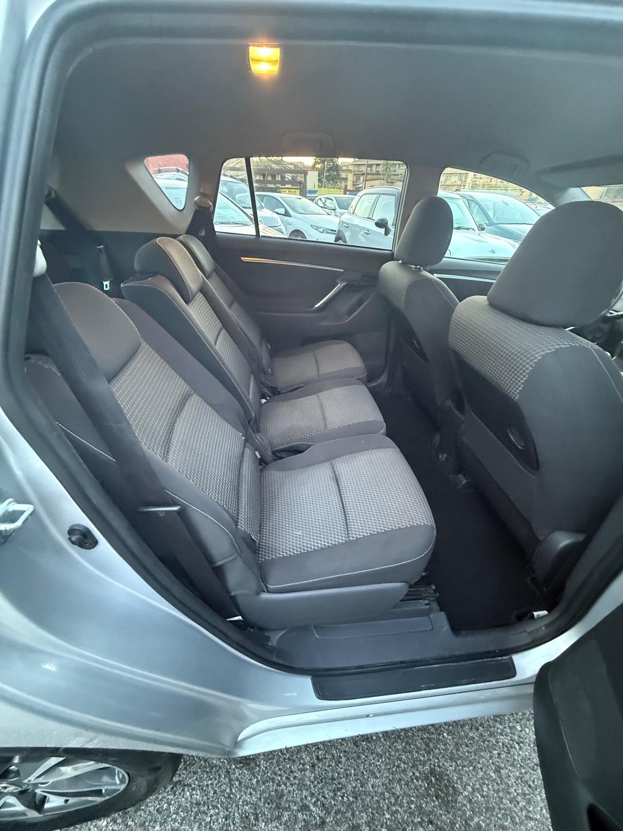 Verso 1.6 D-4D Style 7 posti-unipro-rate-garanzia