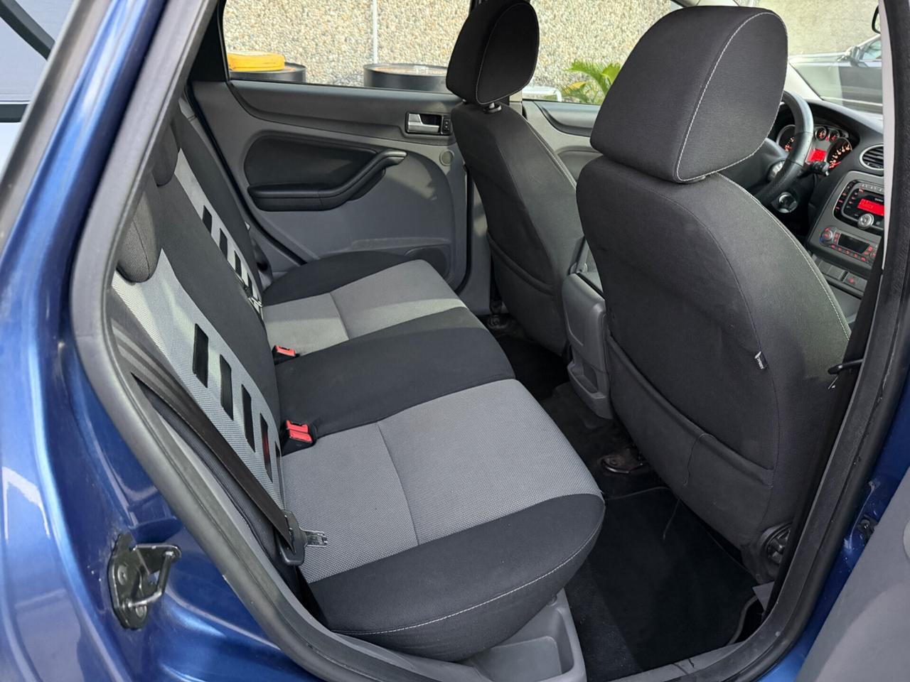 Ford Focus 1.6 benzina EURO5A NEOPATENTATI-FAMIGLIARE