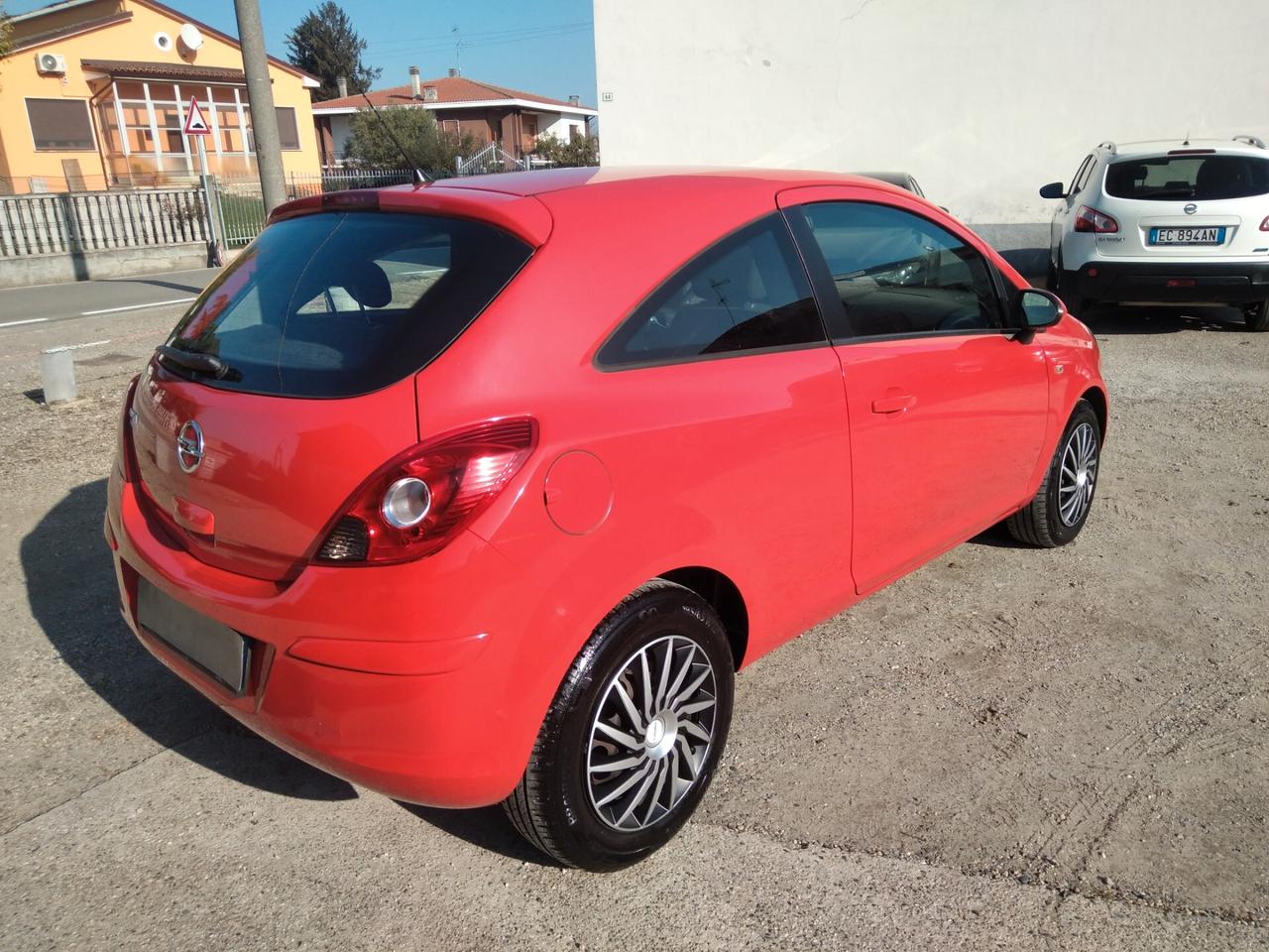 Opel Corsa 1.0 12V 65cv 3 porte Edition x neopatentati