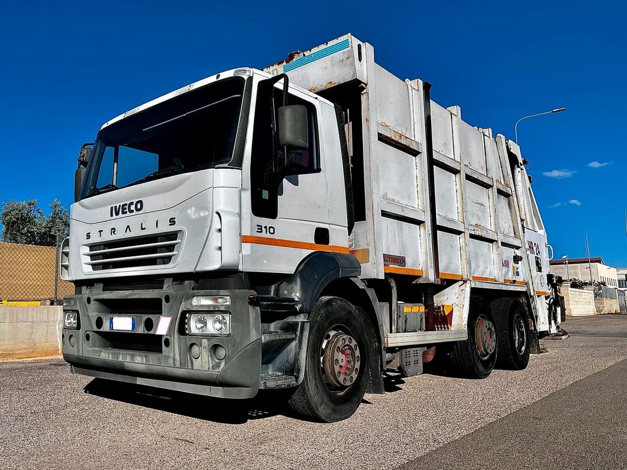 Iveco Stralis 310 3 assi compattatore 2004
