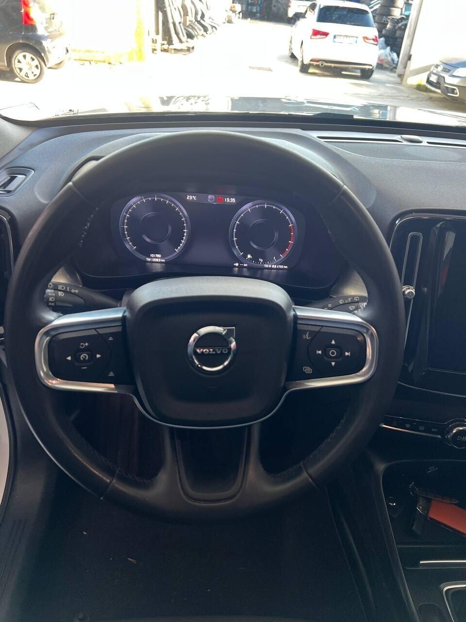 Volvo XC40 T2 Momentum Core