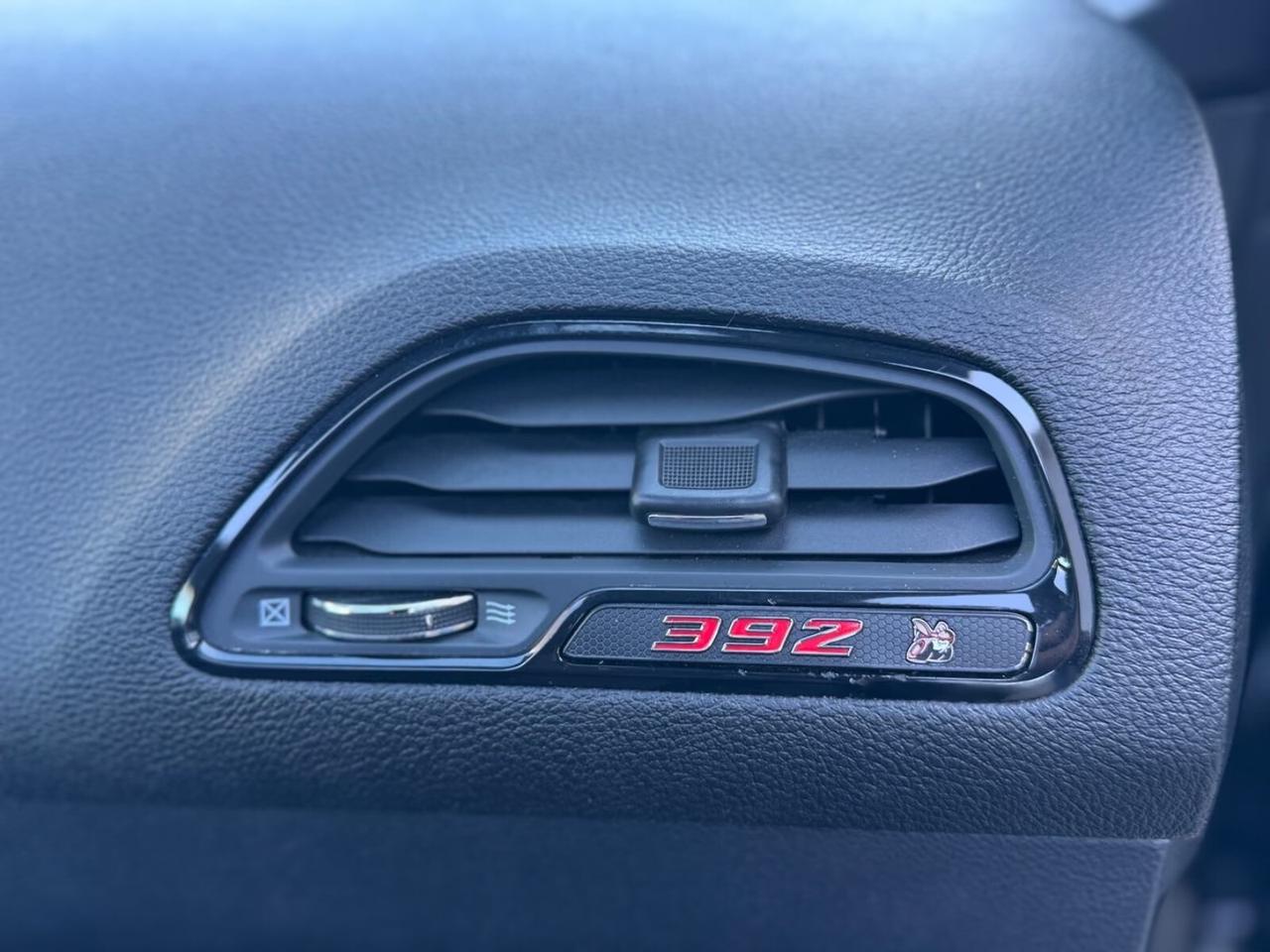 Dodge Challenger scatpack 392