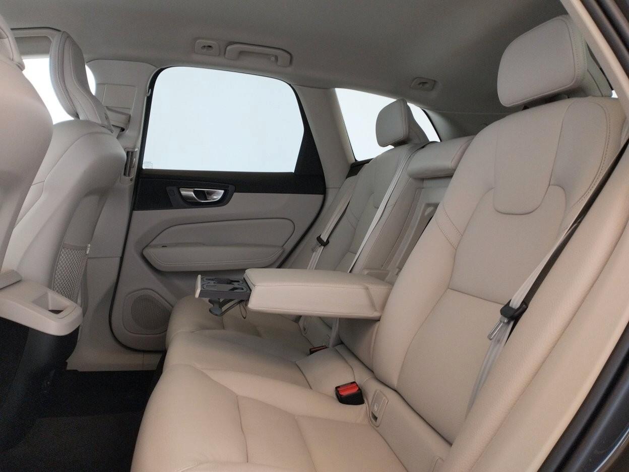 VOLVO XC60 2.0 b4 Plus Dark awd auto