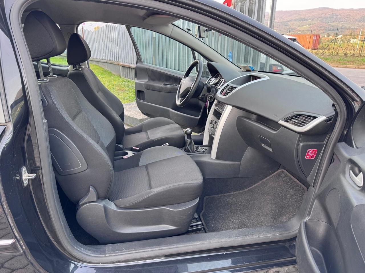 Peugeot 207 1.4 8V 75CV 3p. Special Edition