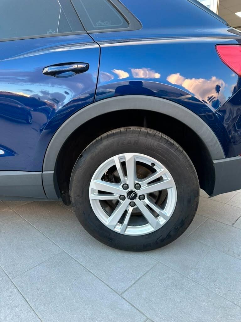 Audi Q3 35 TDI S tronic Business