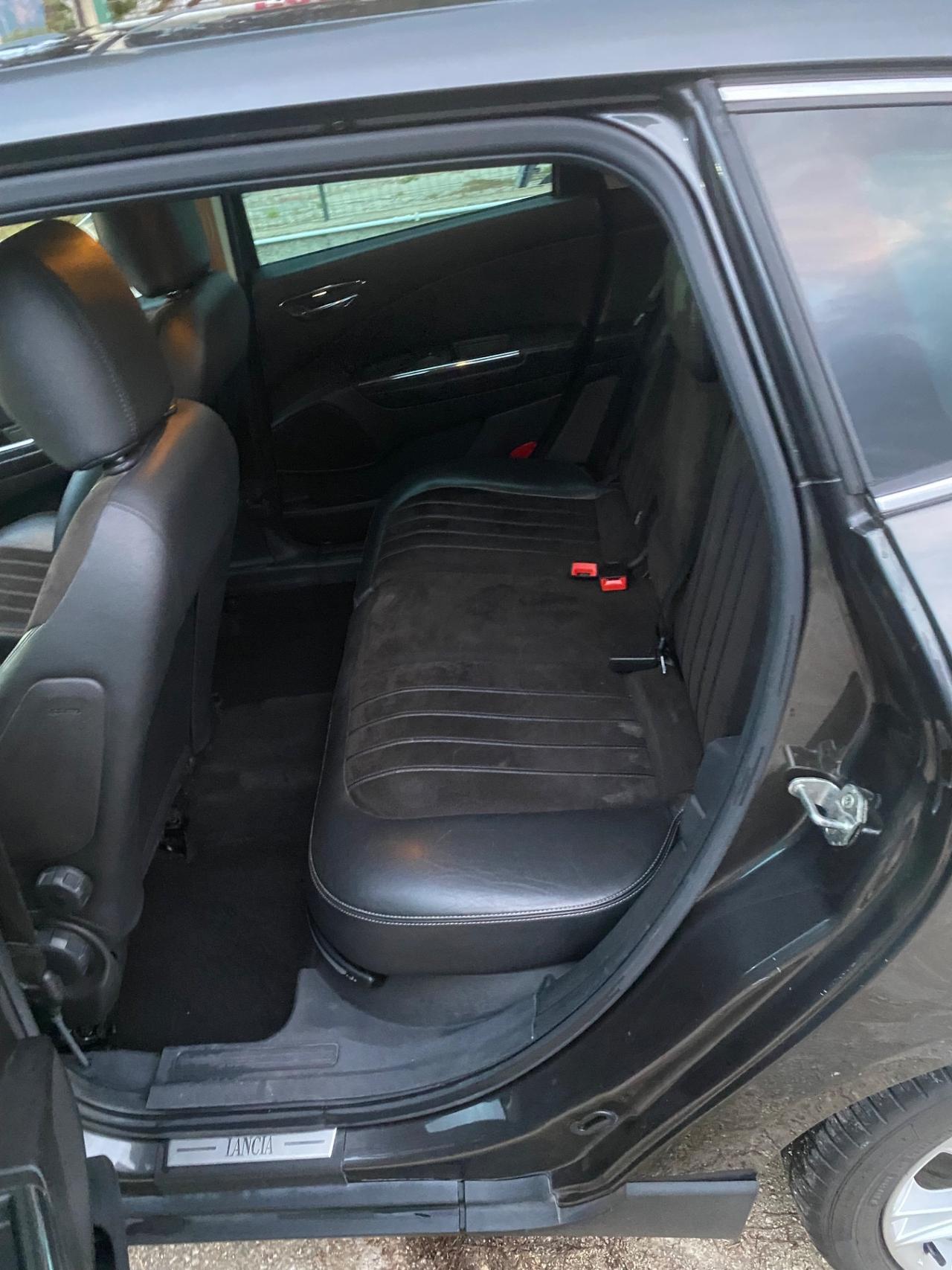 Lancia Delta 1.6 MJT DPF 105 CV Silver