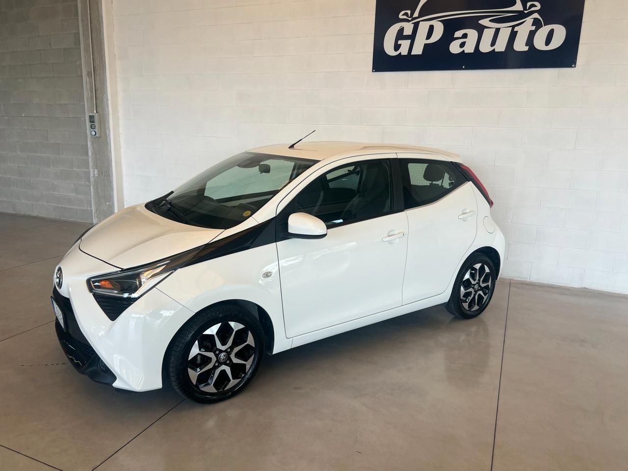 Toyota Aygo 1.0 VVT-i 72 CV 5 porte x-cool telecamera di retro ok neopatentati