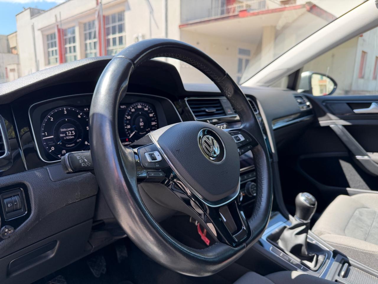 Volkswagen Golf 1.6 TDI executive virtual cockpit
