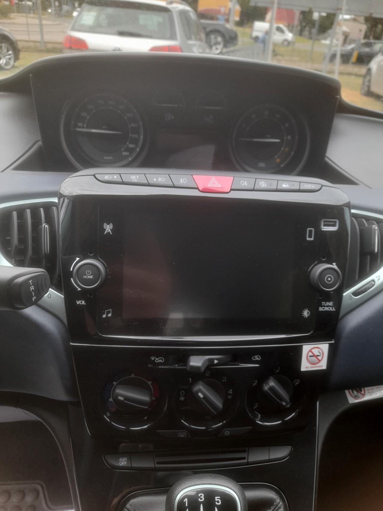 Lancia Ypsilon 1.0 5 porte Hybrid Platino