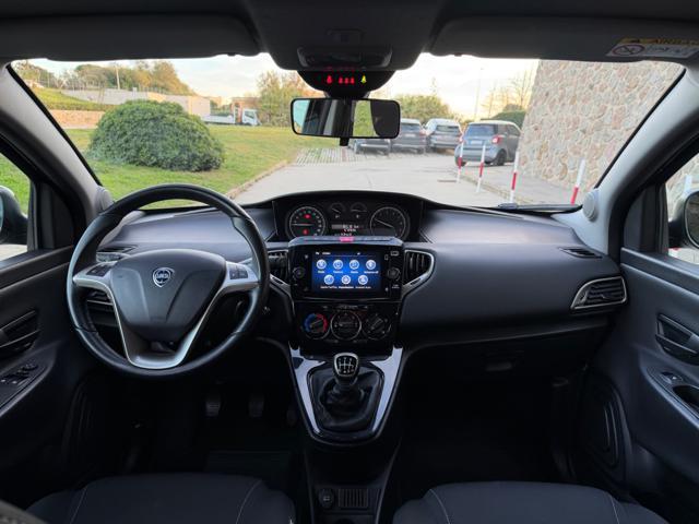 LANCIA Ypsilon HYBRID GOLD+NAVI+SENSORI PARK+5 POSTI