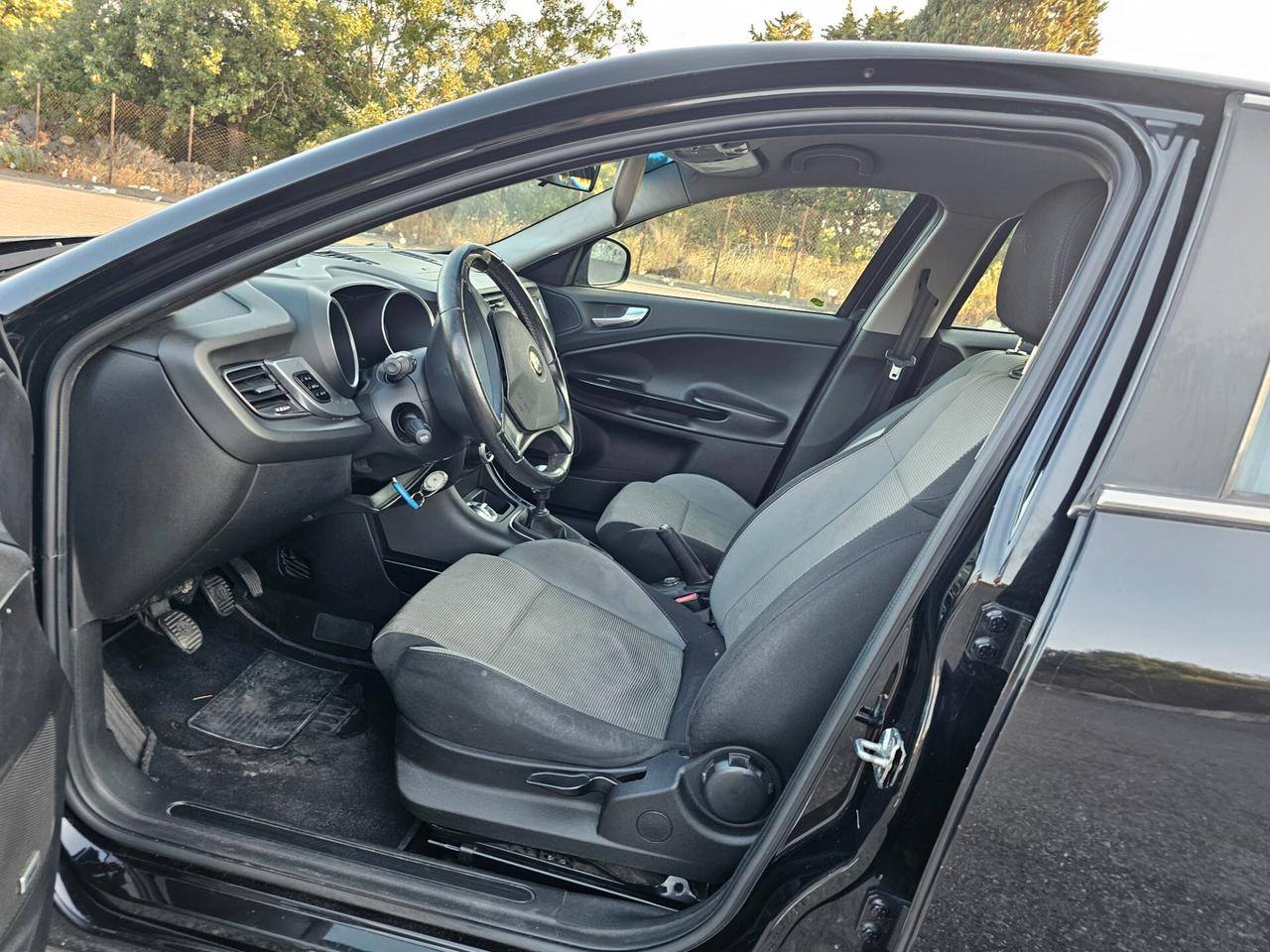 Alfa Romeo Giulietta 1.6 JTDm-2 105 CV Distinctive Block System