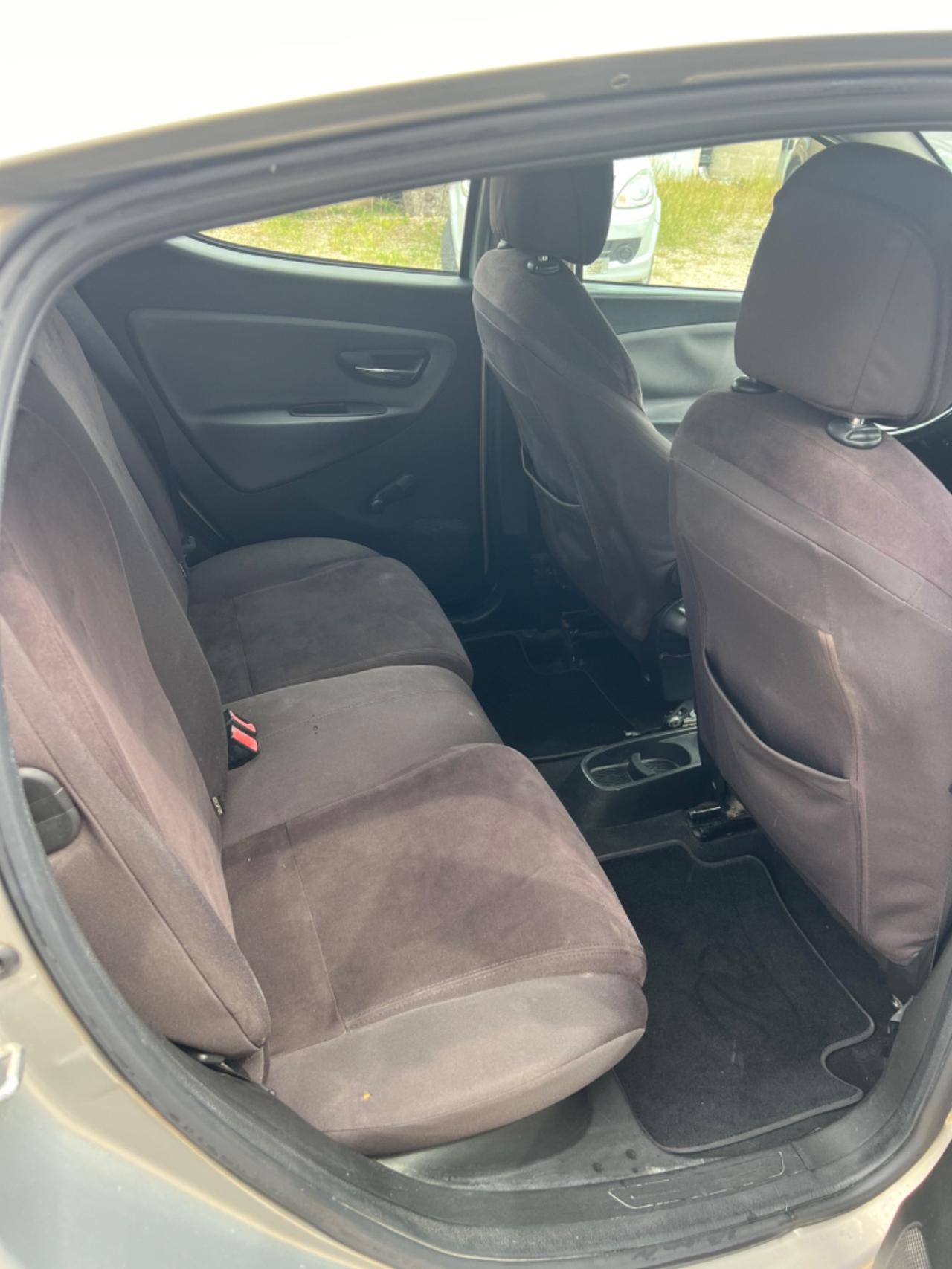 Lancia Ypsilon 1.3 MJT 16V 95 CV 5 porte S&S Silver