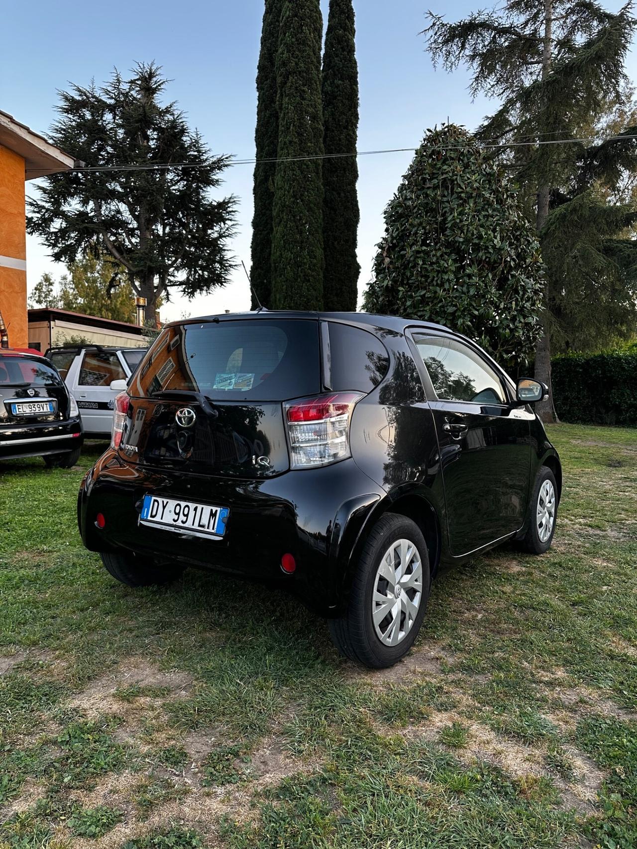 Toyota iQ 1.0 Multidrive Versione Lancio nero perlato !